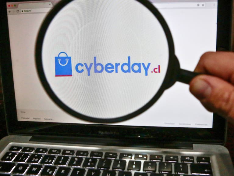 Por descuentos inflados, precios mal informados y ofertas engañosas: Sernac oficiará varias empresas tras el CyberDay
