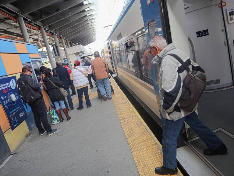 Paro ferroviario: Ministerio de Transportes mantendrá servicios especiales para reforzar Santiago y otras regiones