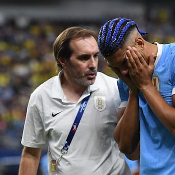 Lo sufre Bielsa: la dura lesión de Ronald Araujo en el duelo entre Uruguay y Brasil en Copa América