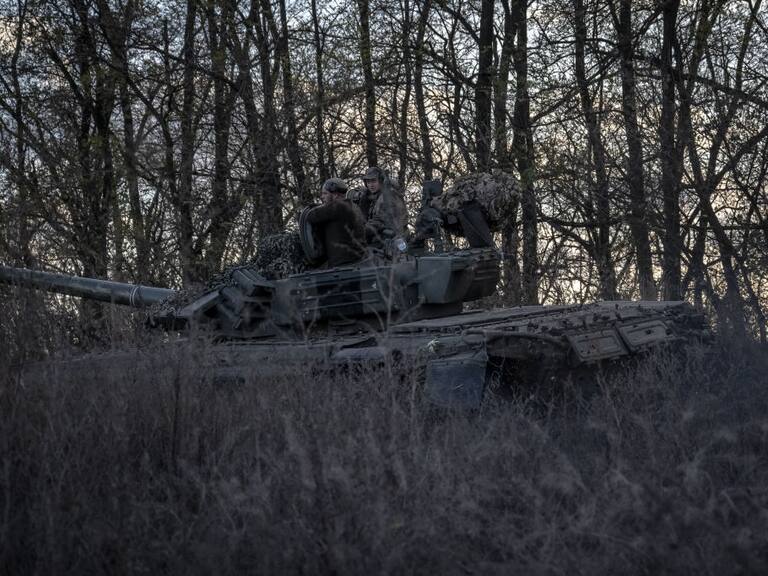Tanque de Ucrania avanza en el frente de combate en el oblast de Zaporiyia
