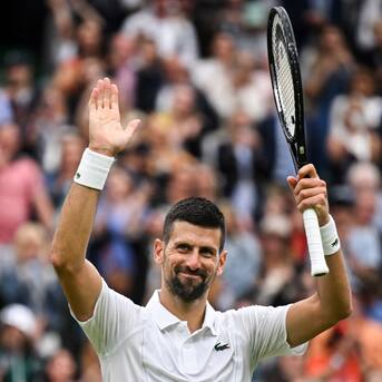 Novak Djokovic despeja dudas sobre su físico con un implacable estreno en Wimbledon