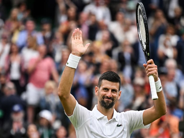 Novak Djokovic despeja dudas sobre su físico con un implacable estreno en Wimbledon