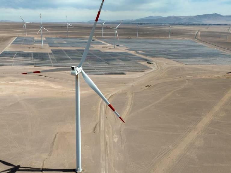 Energías renovables alcanzan hito histórico en Chile: superan la generación térmica por primera vez