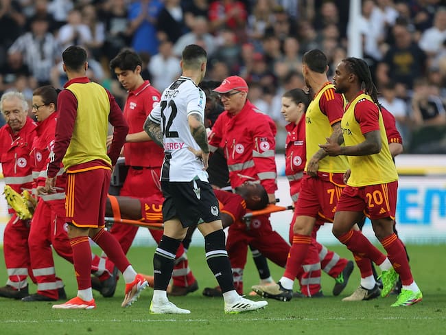 Dan de alta a jugador de la Roma que se desplomó en pleno partido: club reveló lo que arrojaron los estudios médicos