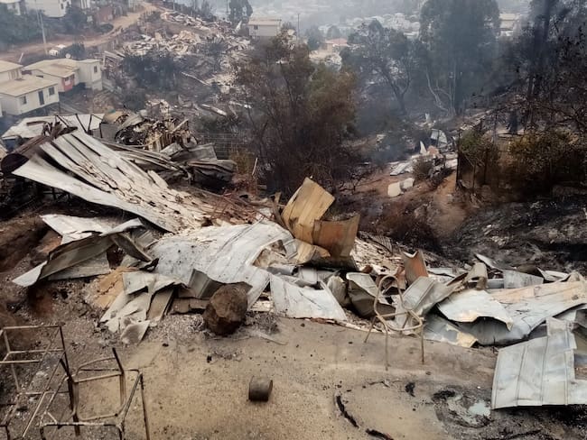“Quedamos todos mal”: el desolador panorama del sector Pataguas en Viña del Mar donde se quemaron todas las viviendas de una toma de 30 años
