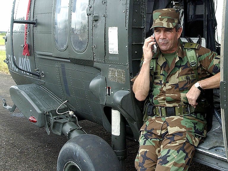 El entonces general Mario Montoya en la región del Chocó en Colombia
