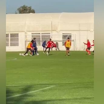Sin Bravo, La Roja ensaya fórmulas en amistoso contra la Sub 20 en Juan Pinto Durán