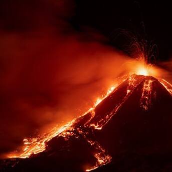 Con hasta 75 horas de anticipación: chileno crea sistema que pronostica erupciones volcánicas
