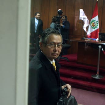 Beneficiará a Alberto Fujimori y a 600 militares procesados: Perú aprueba ley que prescribe crímenes de lesa humanidad