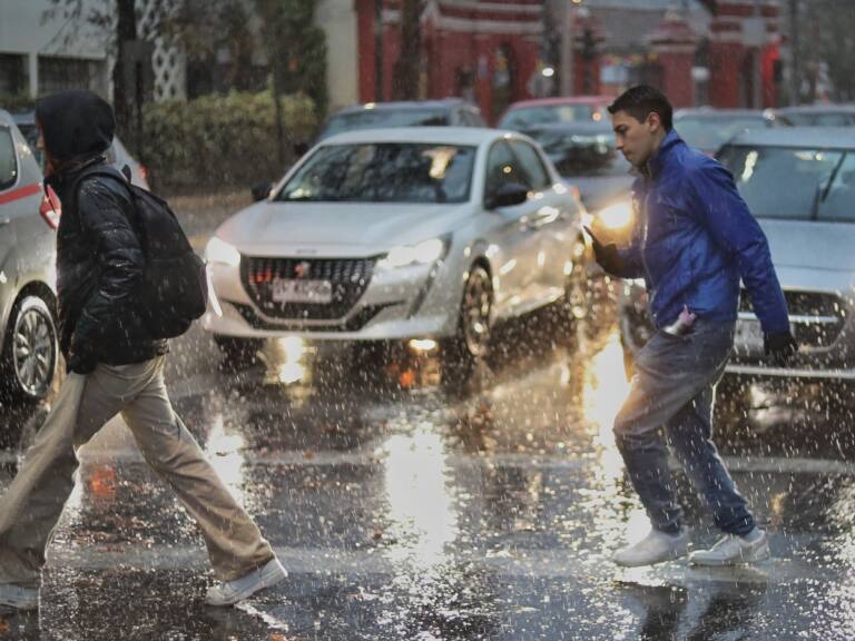 Por lluvias “muy abundantes”: Región Metropolitana bajo Alerta Temprana por sistema frontal
