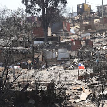 Familiares de fallecidos en incendio de Valparaíso acusan que aún no pueden retirar los cuerpos del SML: “Ha sido un dolor inmenso”