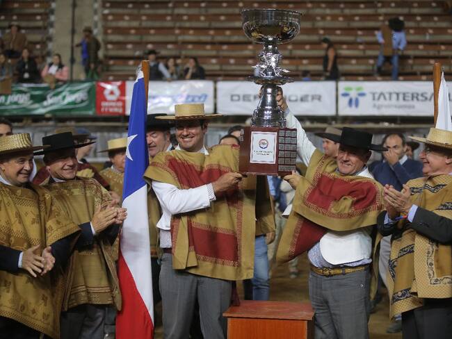 Champion de Chile: Huenchul y Undurraga ganan la edición 75 del Nacional de Rodeo