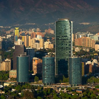 Este es el puesto que ocupa Santiago entre las ciudades más costosas para vivir en el mundo, según el ranking Cost Of Living Survey 2024