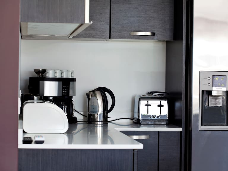 Qué aparato eléctrico de tu cocina podría estar consumiendo más energía y cuál es su gasto mensual en la boleta