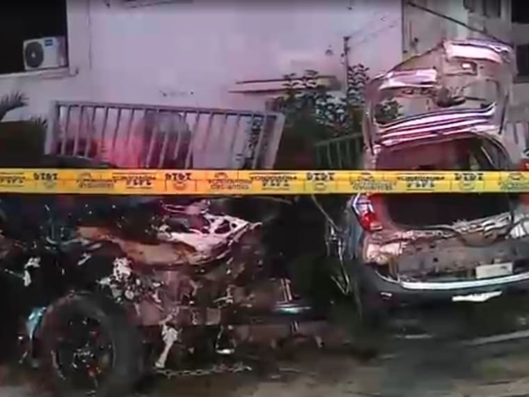 Vehículo queda incrustado en casa tras chocar en Providencia