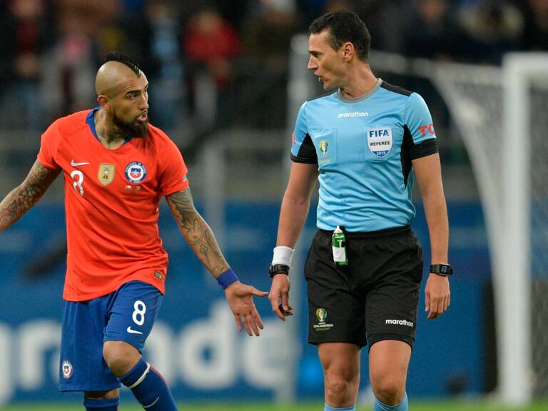 ¡No se guardó nada! El desatado reclamo de Arturo Vidal contra Wilmar Roldán por la eliminación de Chile | Getty Images
