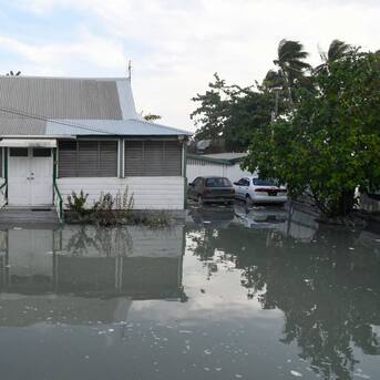 Huracán Beryl deja al menos cinco muertos, inundaciones y daños en el Caribe