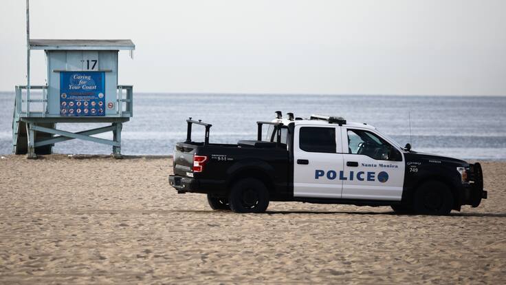 Jugaban en la playa: niña de 5 años muere tras caer en un agujero hecho por ella y su hermano en Miami
