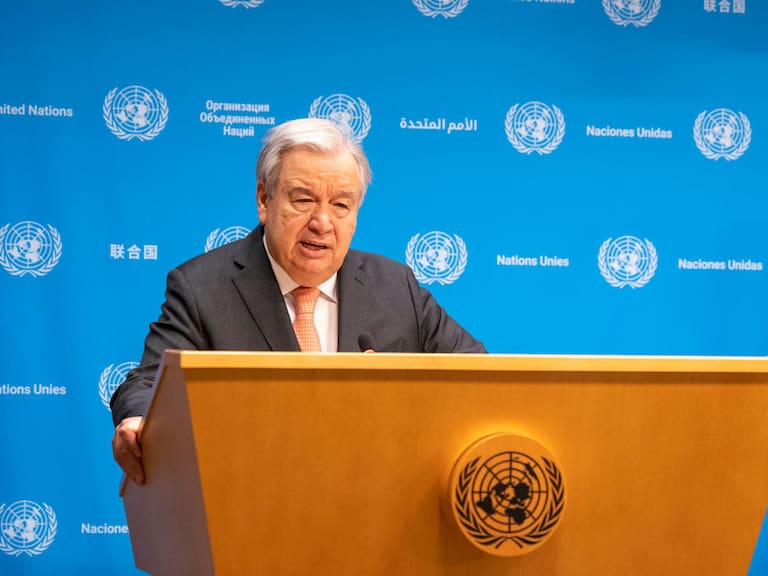 El secretario general de las Naciones Unidas, António Guterres, habla sobre la crisis en Medio Oriente ante la prensa en la sede de la ONU en Nueva York.