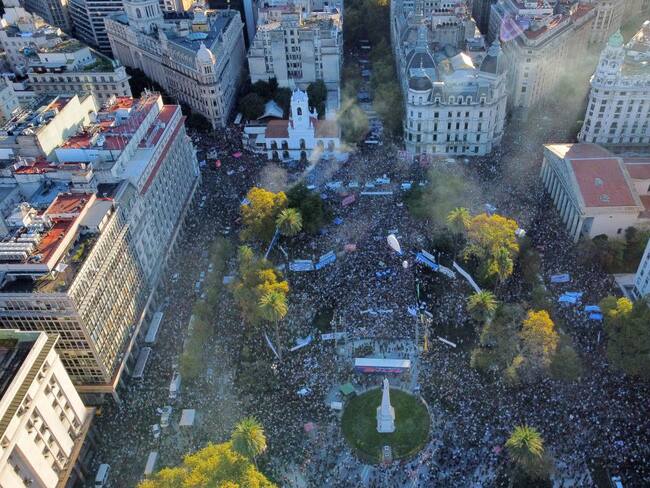 “En defensa de la Educación Pública”: Argentina registra una de las protestas más grandes de los últimos 20 años contra recortes de Javier Milei