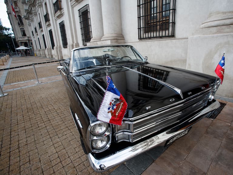 Cuenta Pública 2024: la historia del Ford Galaxie 500 XL, el auto usado por el Presidente Gabriel Boric para llegar al Congreso