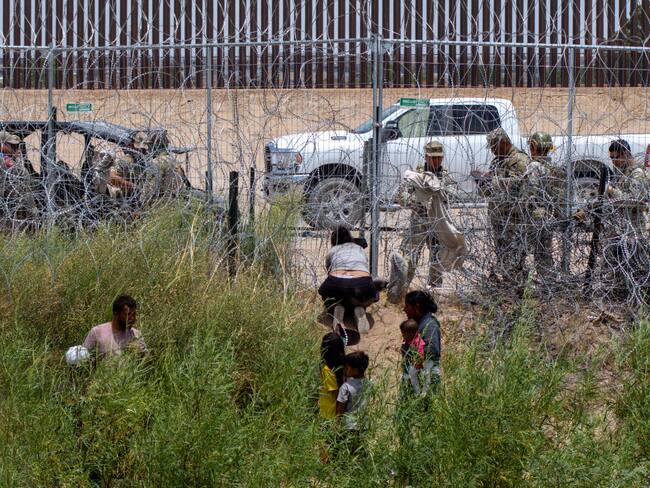 Estados Unidos reinstala medidas para limitar el asilo y los ingresos por la frontera desde México