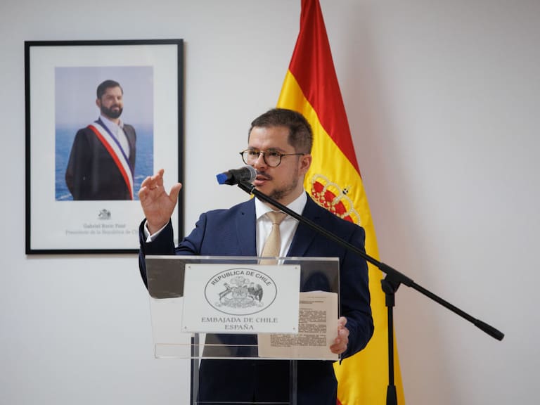 Embajador chileno en España no asiste a ceremonia de Rey Felipe: Cancillería explicó las razones