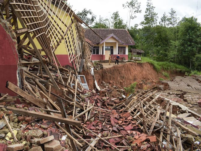 Indonesia: inundaciones y deslizamientos de tierra dejan 26 personas muertas y 11 desaparecidas