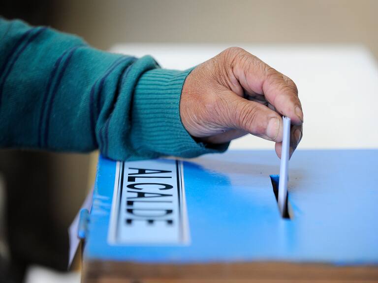 Elecciones primarias 2024 en Chile: así es el voto que se entregará en cada región (y esta es la técnica para doblarlo)
