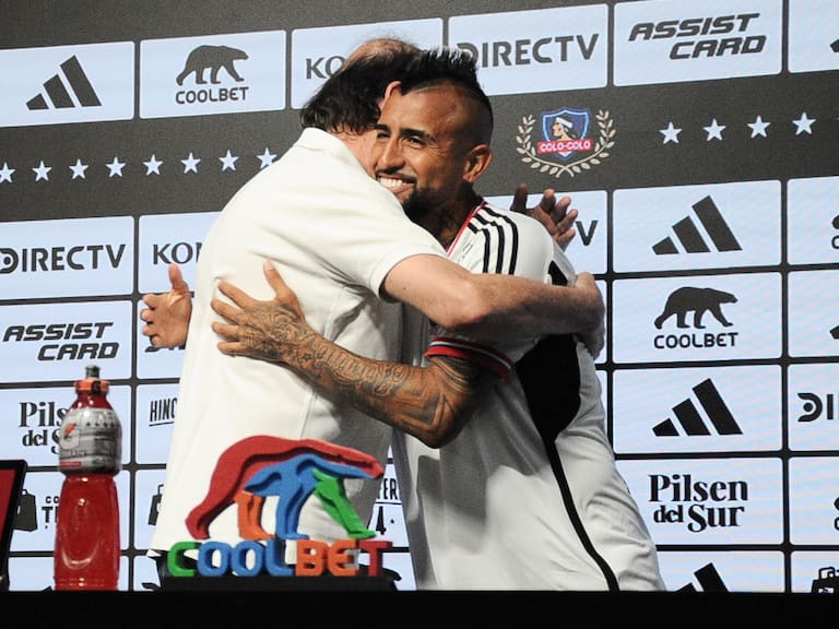 Vidal pone presión a Blanco y Negro en su regreso a Colo Colo: “¿Qué equipo gana títulos sin invertir dinero?” 