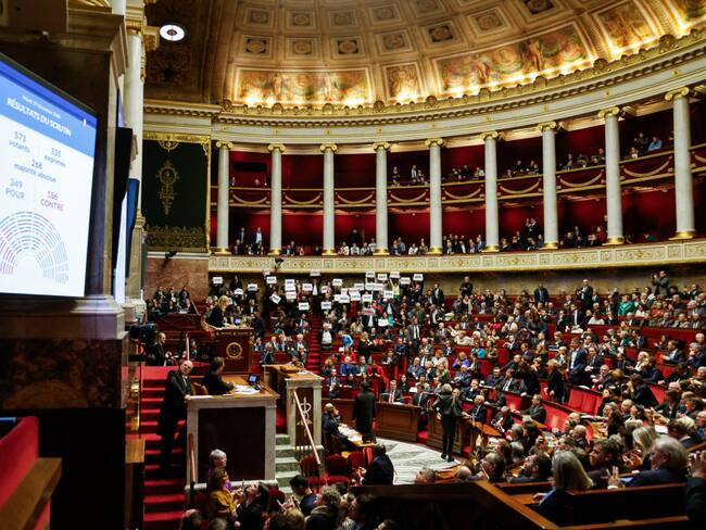 Francia establece nuevas limitaciones a personas con su nueva ley migratoria