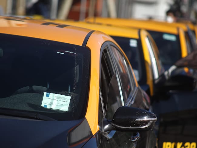 Insólito: denuncian que taxista cobró más de $7 millones a turista desde el aeropuerto al centro de Santiago