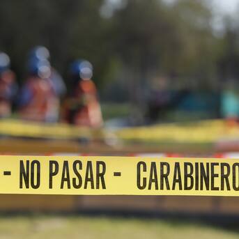 Tras fiscalización en Providencia: dos carabineras resultaron lesionadas luego de ser agredidas por vendedores ambulantes 