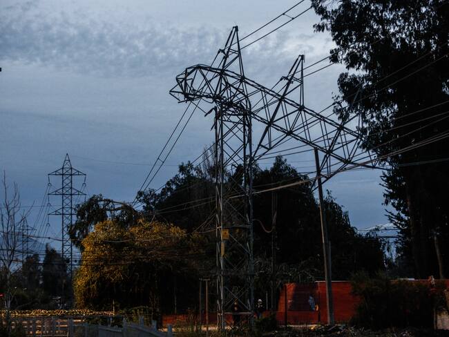Tras masivo corte de luz en la Región Metropolitana: informan retorno paulatino del suministro eléctrico en gran parte de la capital