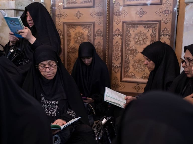 Irán: proyecto de ley endurece las sanciones contra las mujeres que no utilicen hiyab