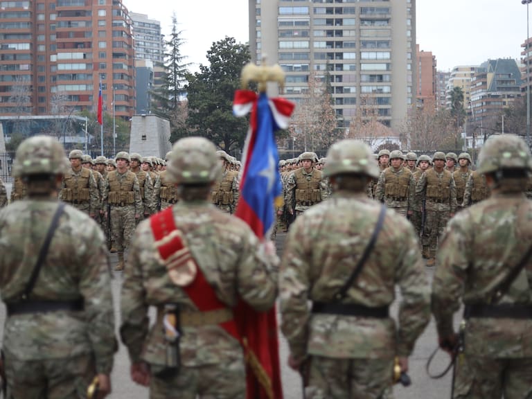 Con sueldos que pueden superar los $2 millones 600 mil: estas son las ofertas de trabajo en el Ejército de Chile