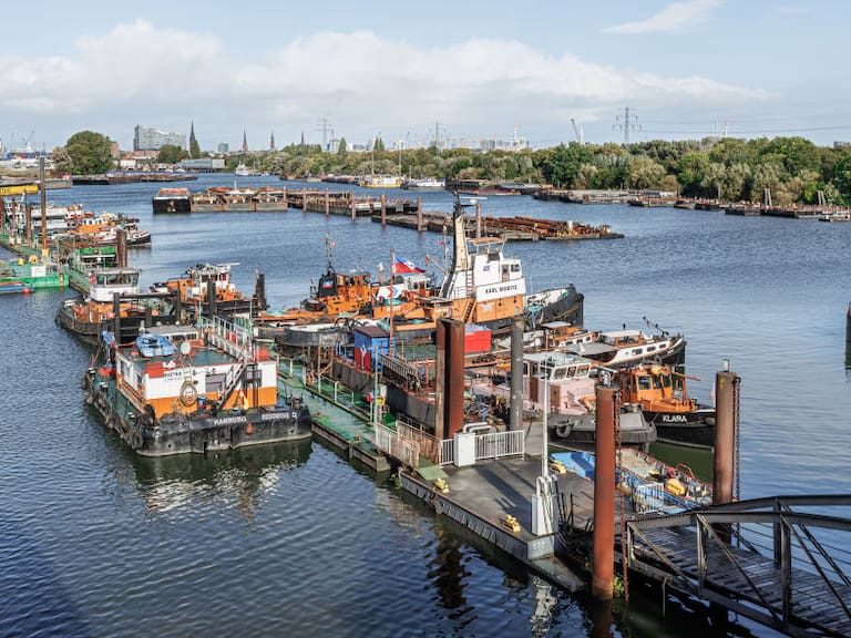 Zona de carga en el puerto de Hamburgo en Alemania parte de la UE