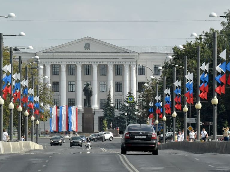 Imagen de la plaza central de la ciudad de Pskov en la Federación de Rusia