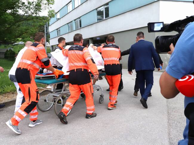 Angustia en Eslovaquia: su primer ministro, Robert Fico, está en estado crítico tras ser baleado