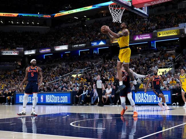 Playoffs NBA: los Pacers aplastaron a los Knicks e igualaron la serie