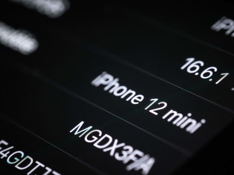 Una imagen de referencia del iPhone 12 de Apple ante polémica en Europa
