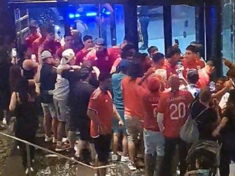 Decenas de hinchas le dieron tremendo banderazo a la Roja antes de su crucial duelo ante Argentina por la Copa América