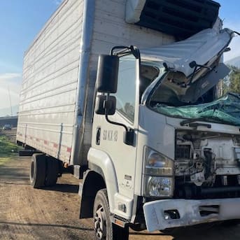 Chofer de camión termina volcado tras ser baleado en intento de asalto en la Ruta 68: se encuentra en estado grave
