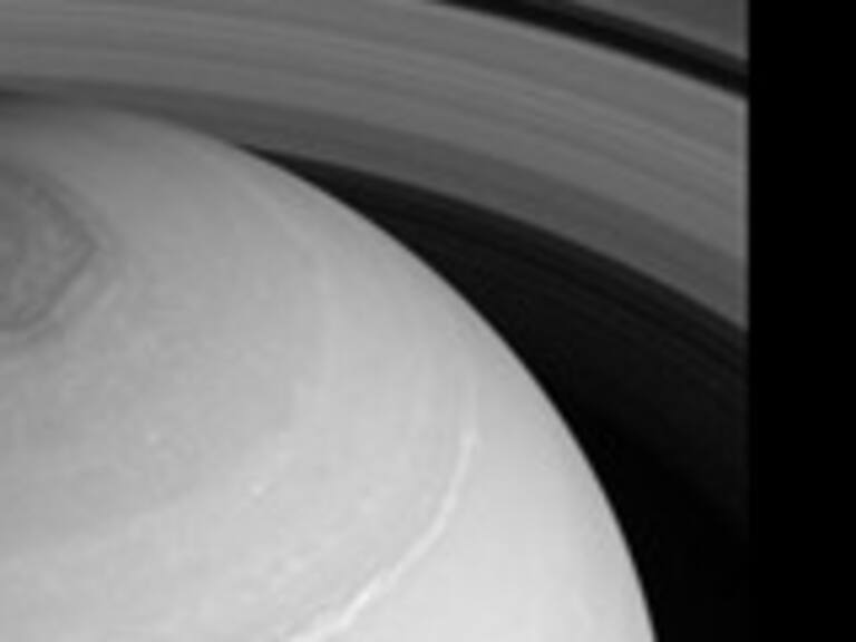 Científicos encuentran explicación al hexágono en el polo norte de Saturno