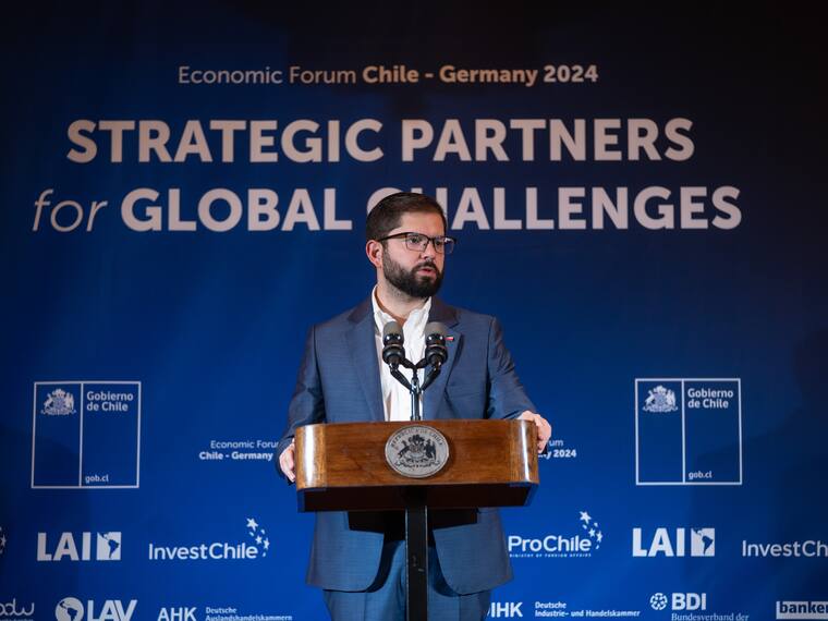 Presidente Boric encabeza Foro Económico en Alemania: “Queremos que vean a Chile como un lugar donde hoy se están gestando las industrias del futuro”