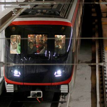 Usuarios reportaron un fuerte ruido: Metro de Santiago confirma falla de tren en la Estación Santa Ana de la Línea 2
