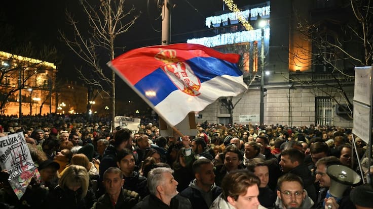 Protestas en Serbia luego que observadores europeos detectaran irregularidades en elección