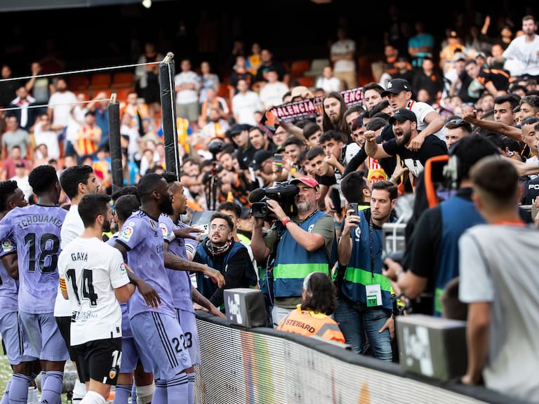 Vinicius se enfrenta a los hinchas del Valencia por gritos racistas | Getty Images