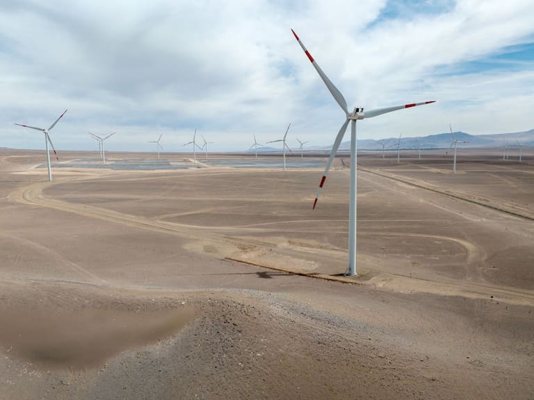 Una región de Chile destacó por producir 99% de su energía de forma renovable en 2023