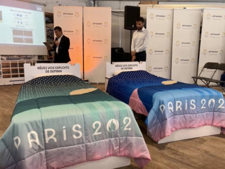 Así son las camas “antisexo” que tendrán los deportistas en los Juegos Olímpicos de París 2024 (y las razones de su instalación)
